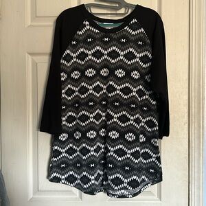 Lularoe grey/black/white geometric print Randy shirt size 2XL